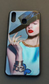 کاور سامسونگ A20 و A30 طرح خانم با کلاه و زیورآلات با سطح براق و چاپ رنگ ثابت