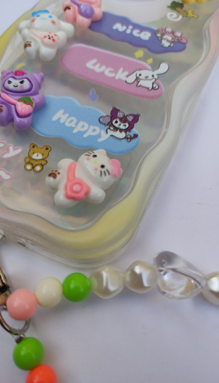 کاور هلوکیتی Note 12، قاب آویزدار Note12، کاور فانتزی شیائومی آویز دار Alt: کاور آویزدار Xiaomi Note 12 5G با عروسکهای کرومی و هلوکیتی و مهره رنگی