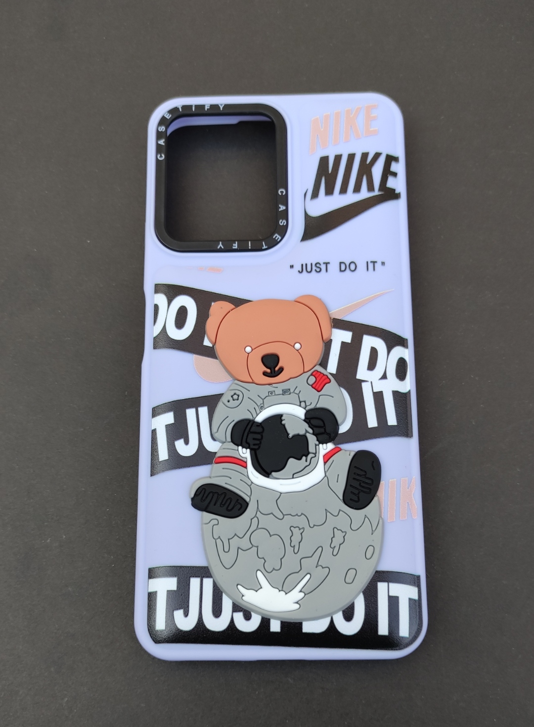 کاور فانتزی Xiaomi Note 12 5G طرح تدی فضانورد با پس‌زمینه یاسی