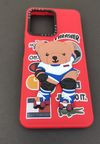 کاور Xiaomi Note 12 5G طرح تدی اسکیتسواری با پسزمینه قرمز