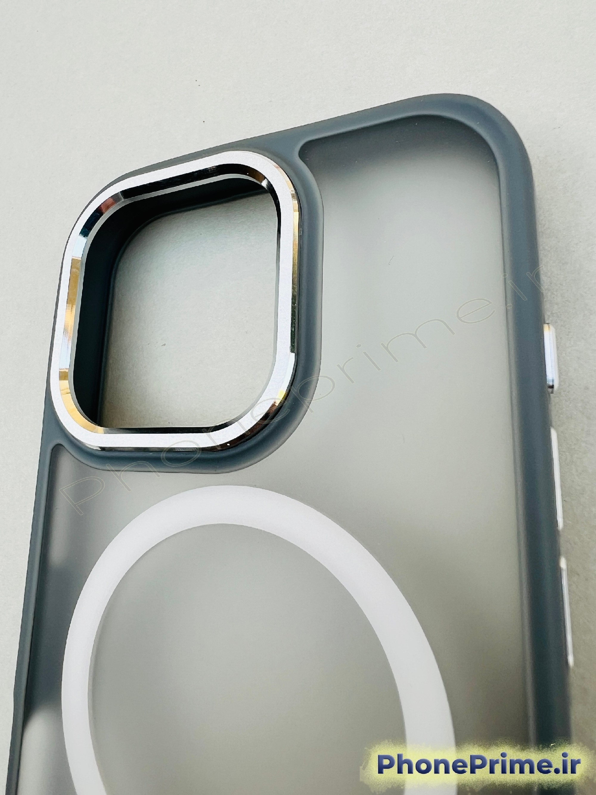 گارد ضد ضربه آیفون 16 پرو با فریم تیتانیوم ضخیم، پشت مات و مگ‌سیف اورجینال