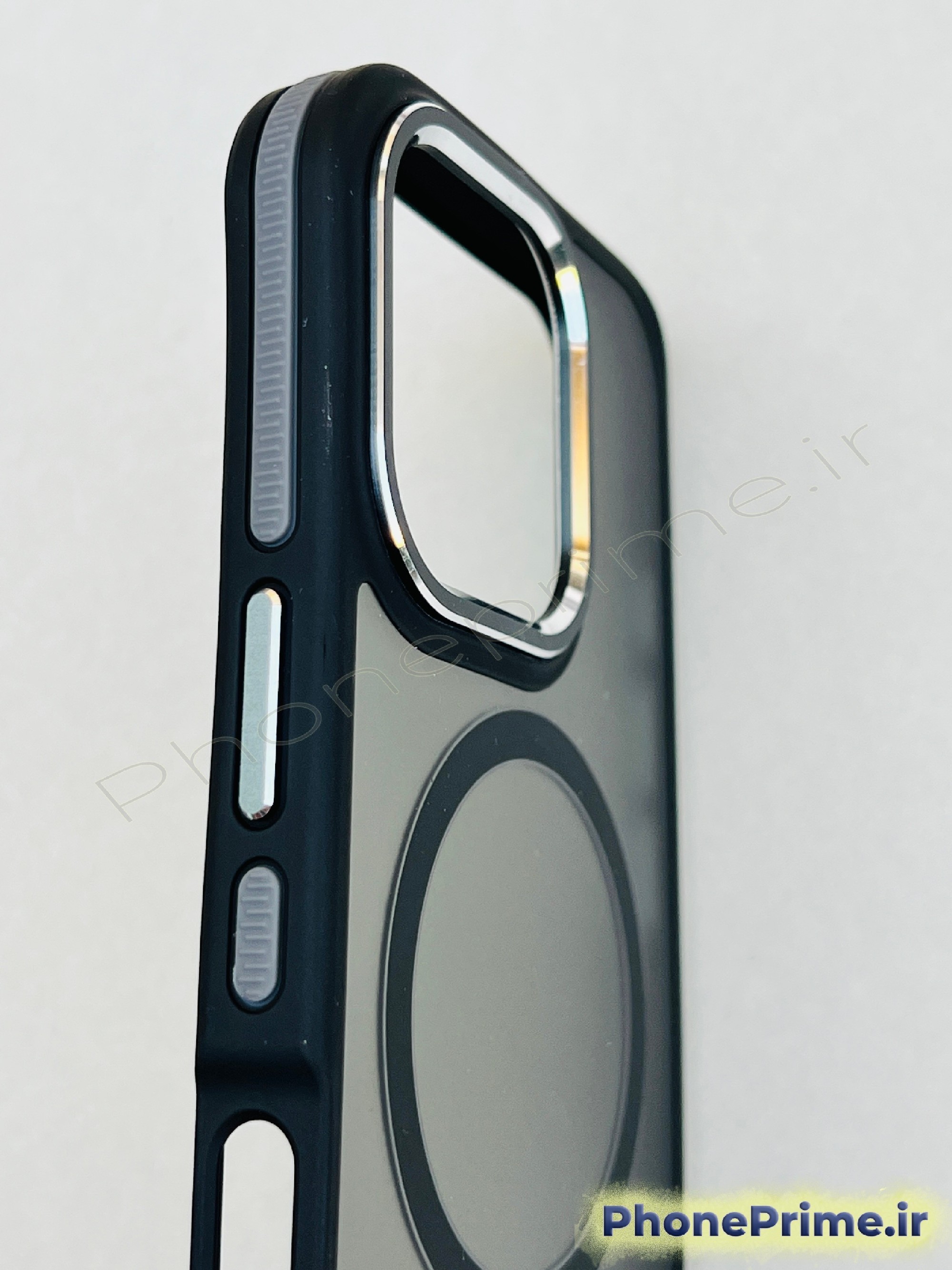 کاور مشکی مات با فریم لنز ثابت تیتانیومی فوق مقاوم برای iPhone 16 Pro – نسخه Ultra Protect با مگسیف اصلی
