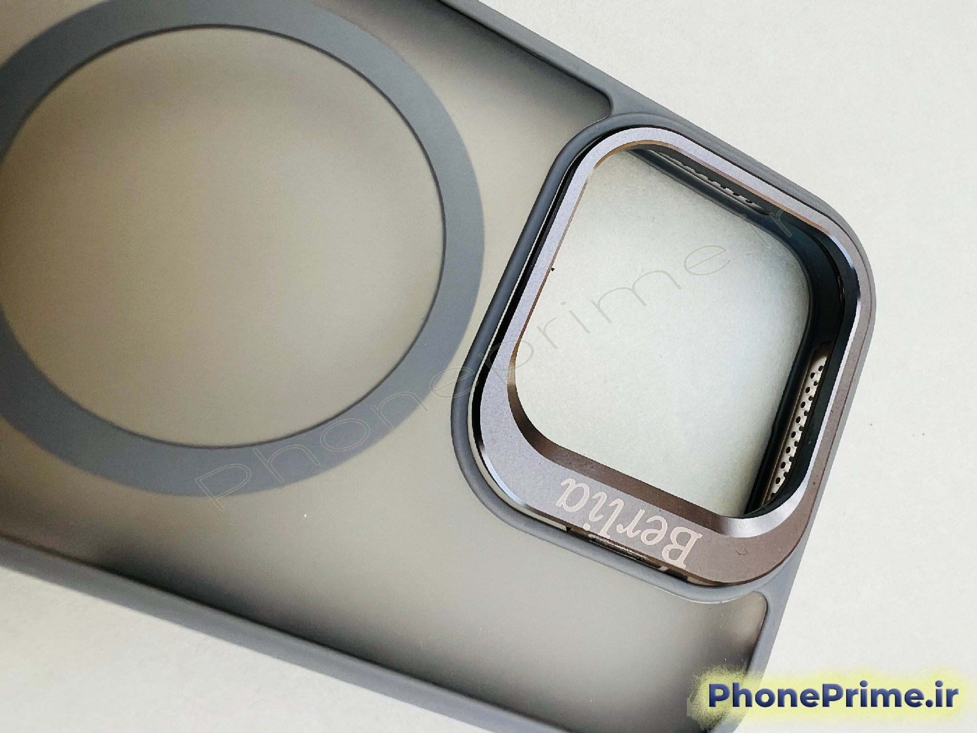 کاور مشکی مات با فریم لنز ثابت تیتانیومی فوق مقاوم  برای iPhone 16 Pro