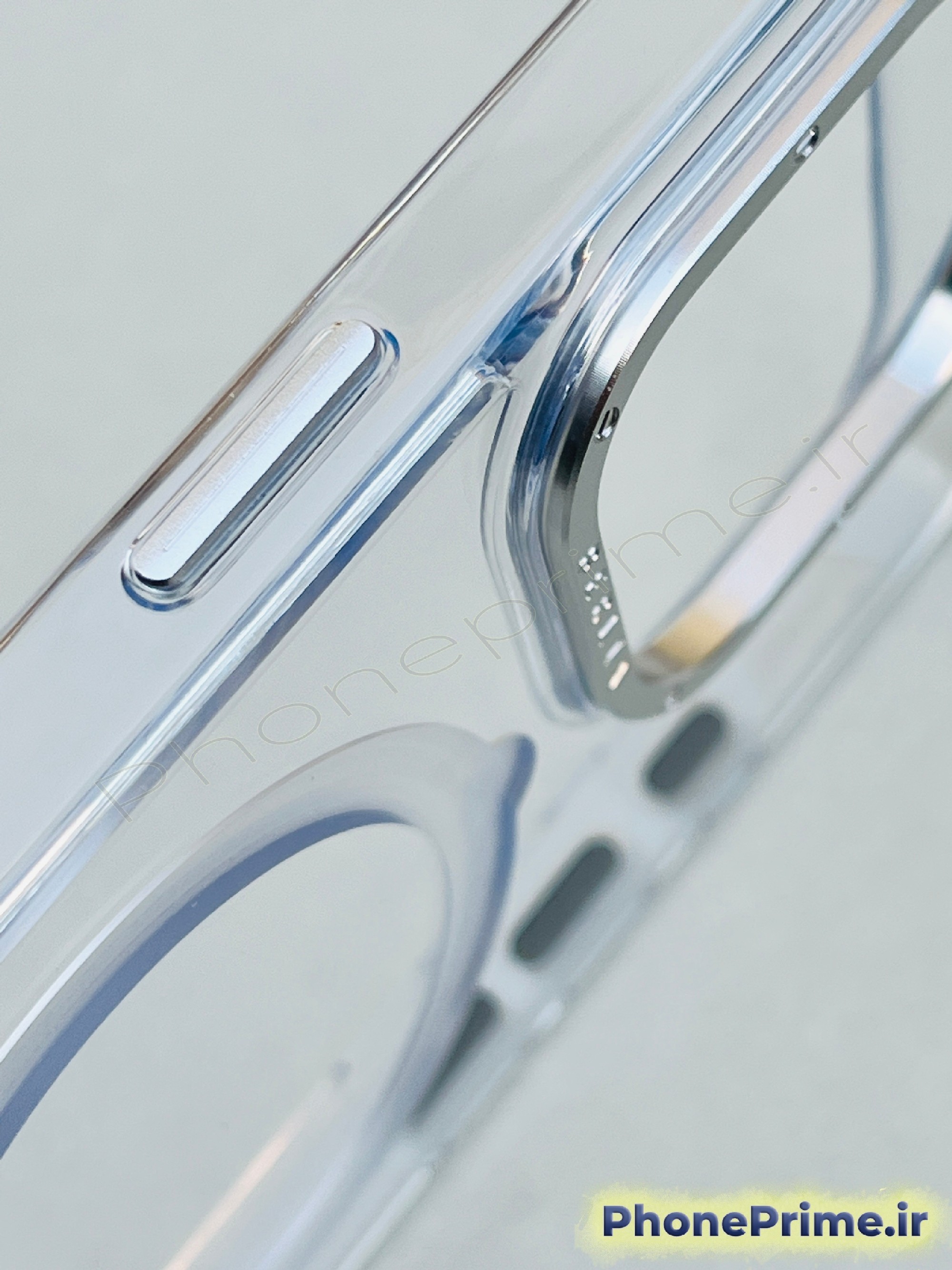 کاور شفاف با فریم تیتانیومی – مگ‌سیف فلزی استند شو ، ضدزردی واقعی، فوق‌مقاوم و لاکچری