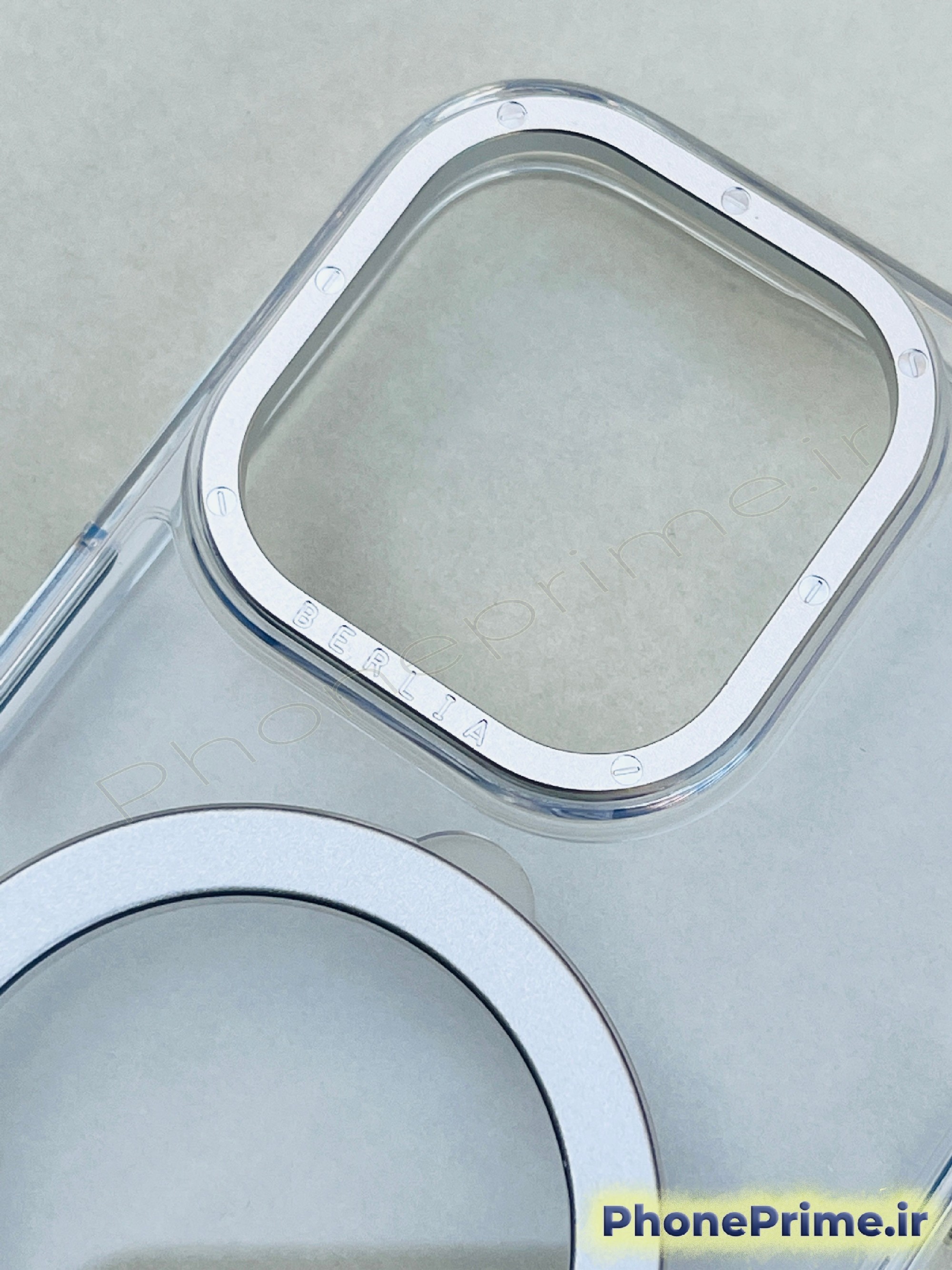 کاور شفاف با فریم تیتانیومی – مگ‌سیف فلزی استند شو ، ضدزردی واقعی، فوق‌مقاوم و لاکچری