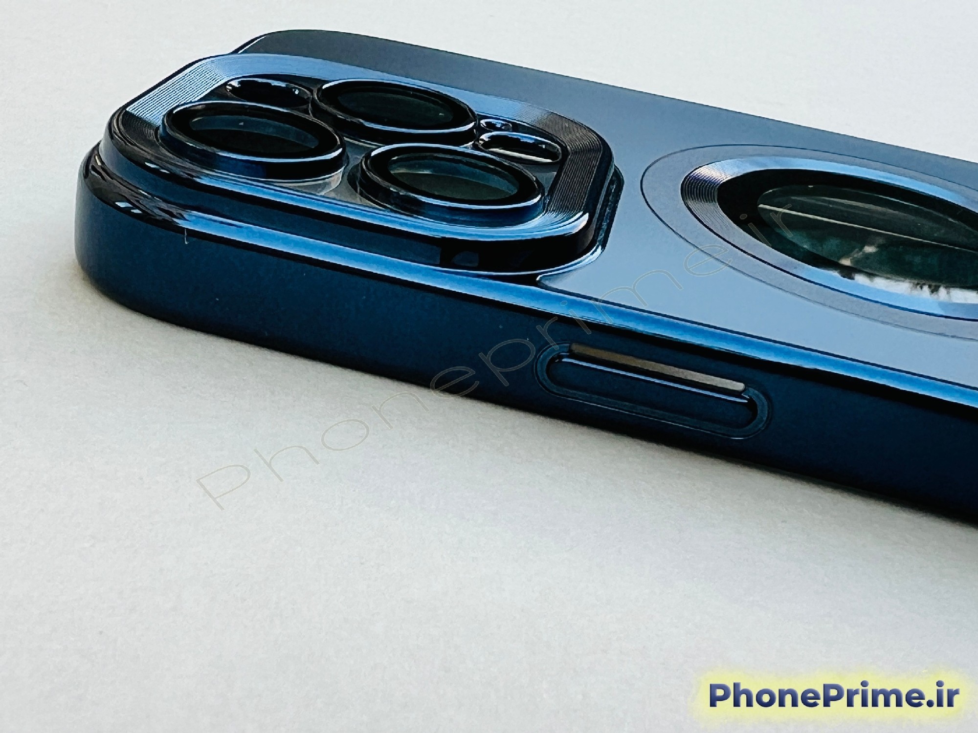 کاور فوق لوکس آیفون 16 پرو