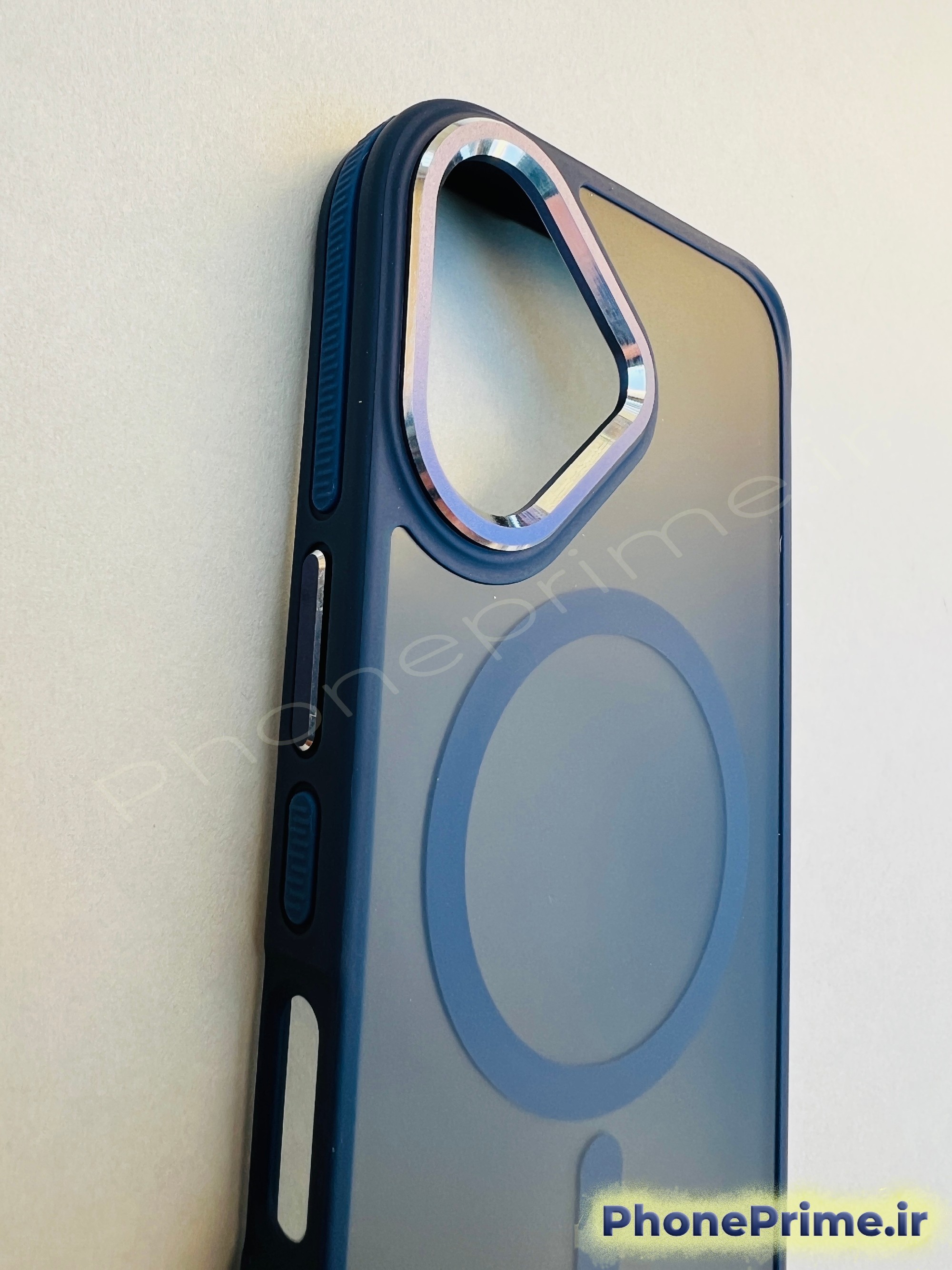 کاور سرمه‌ای مات آیفون 16 با فریم تیتانیومی