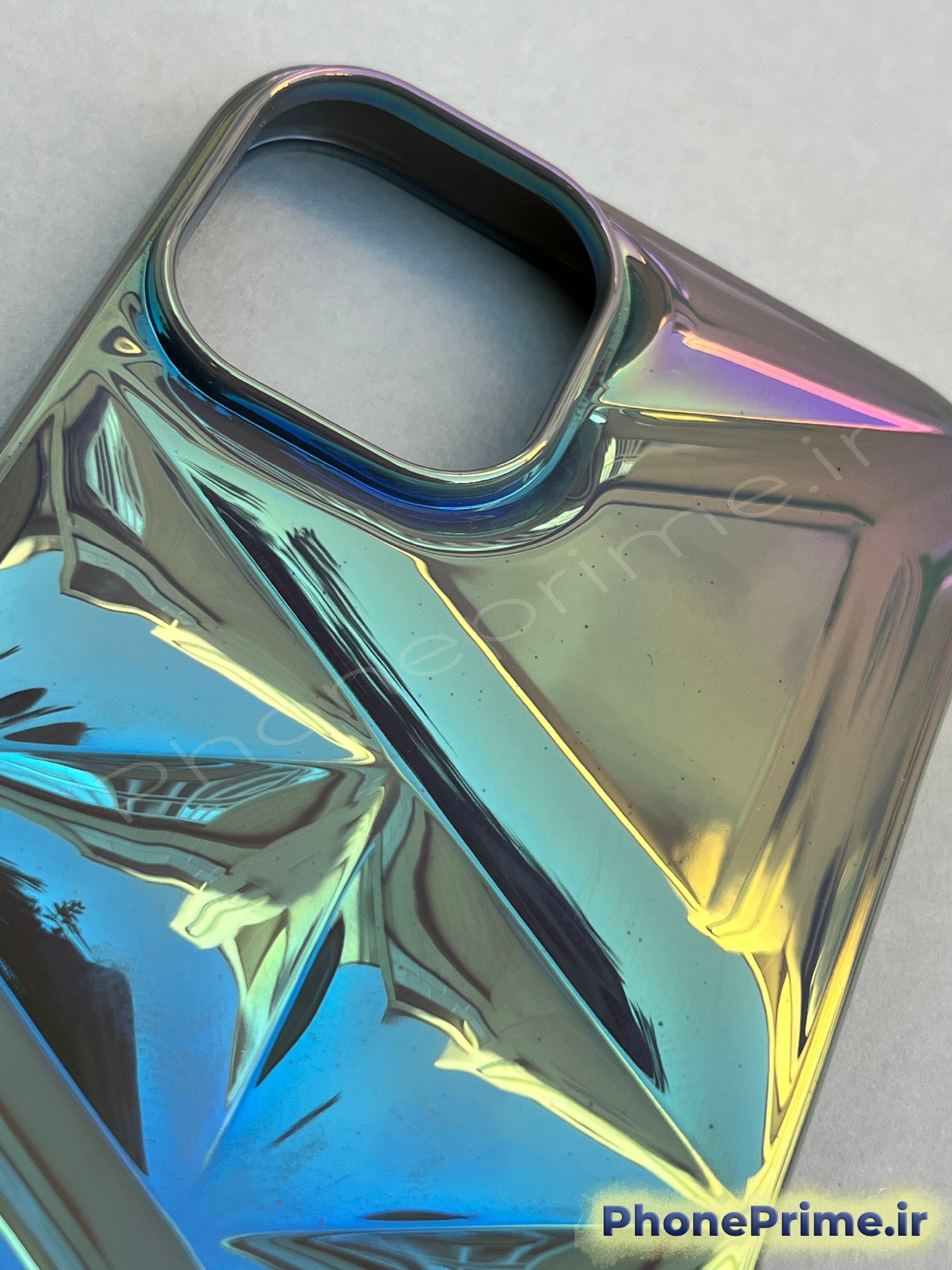 کاور آیفون 13 هولوگرامی سه‌بعدی با طرح برجسته