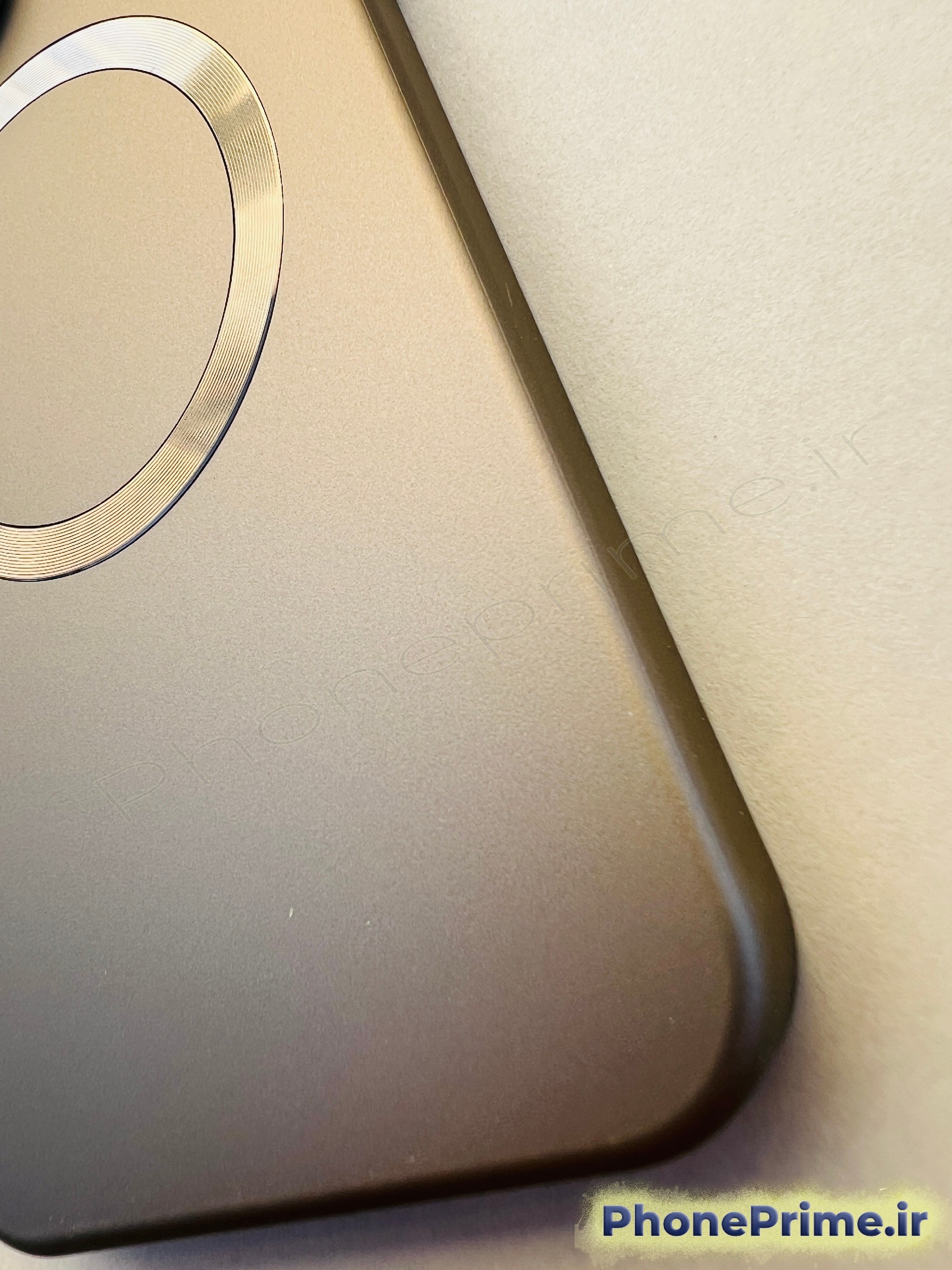 کاور طلایی مات آیفون 15 پرو مکس با مگسیف