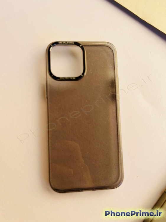 عکس کاور شیشهای دودی شاین با فریم تیتانیومی برای آیفون 15 پرومکس – مدل اسلیم و ضدزردی