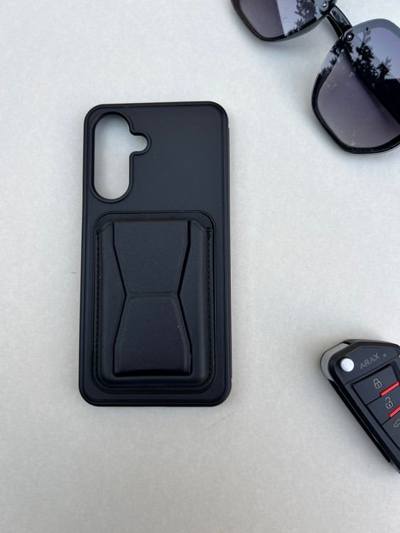 نمای نزدیک از چرم بافتدار مشکی، نمایش بخش جاکارتی و حالت استند کاور – مناسب برای شیائومی Note 13 4G.