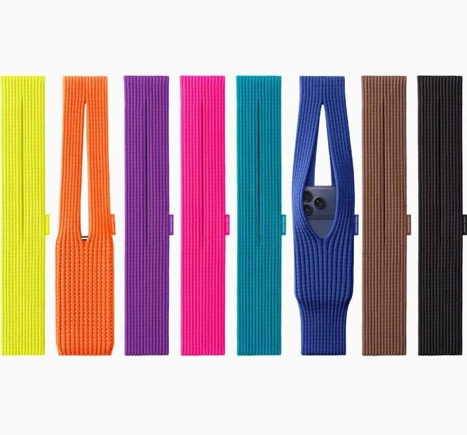 کیف بافتنی آیفون مدل iPhone Pocket طرح Issey Miyake