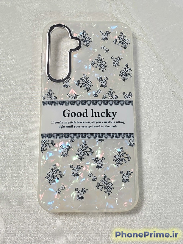 قاب گوشی سامسونگ S23 FE طرح گلهای ظریف مشکی روی بستر صدفی هولوگرافیک با نوشته Good Lucky و حلقه فلزی دوربین