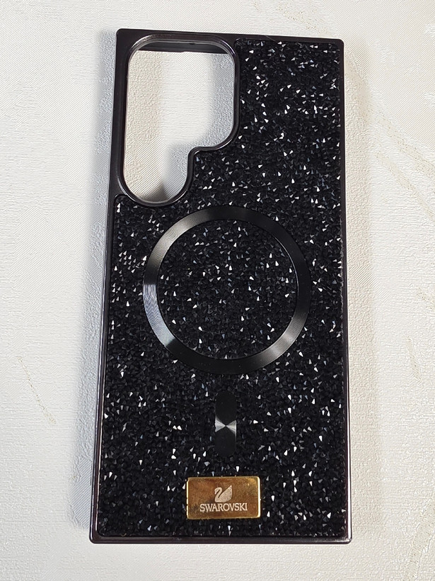 قاب گوشی سامسونگ Galaxy S23 Ultra طرح سواروسکی نگین دار مشکی با حلقه مگ سیف و پلاک طلایی
