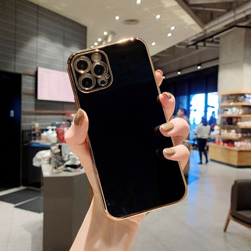 قاب لوکس براق مای کیس (My Case) آیفون 13 پرو مکس و 12 پرو مکس رنگ مشکی با لبههای دور طلایی و محافظ لنز یکپارچه دوربین